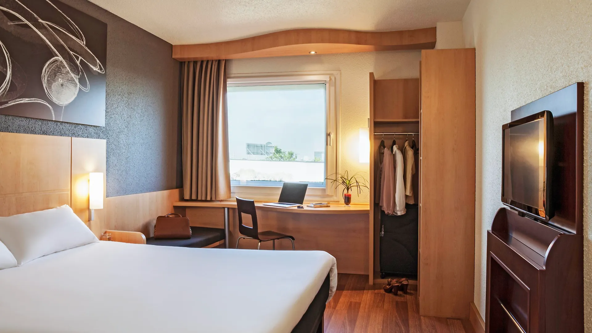 Ibis Barcelona Meridiana 2*,