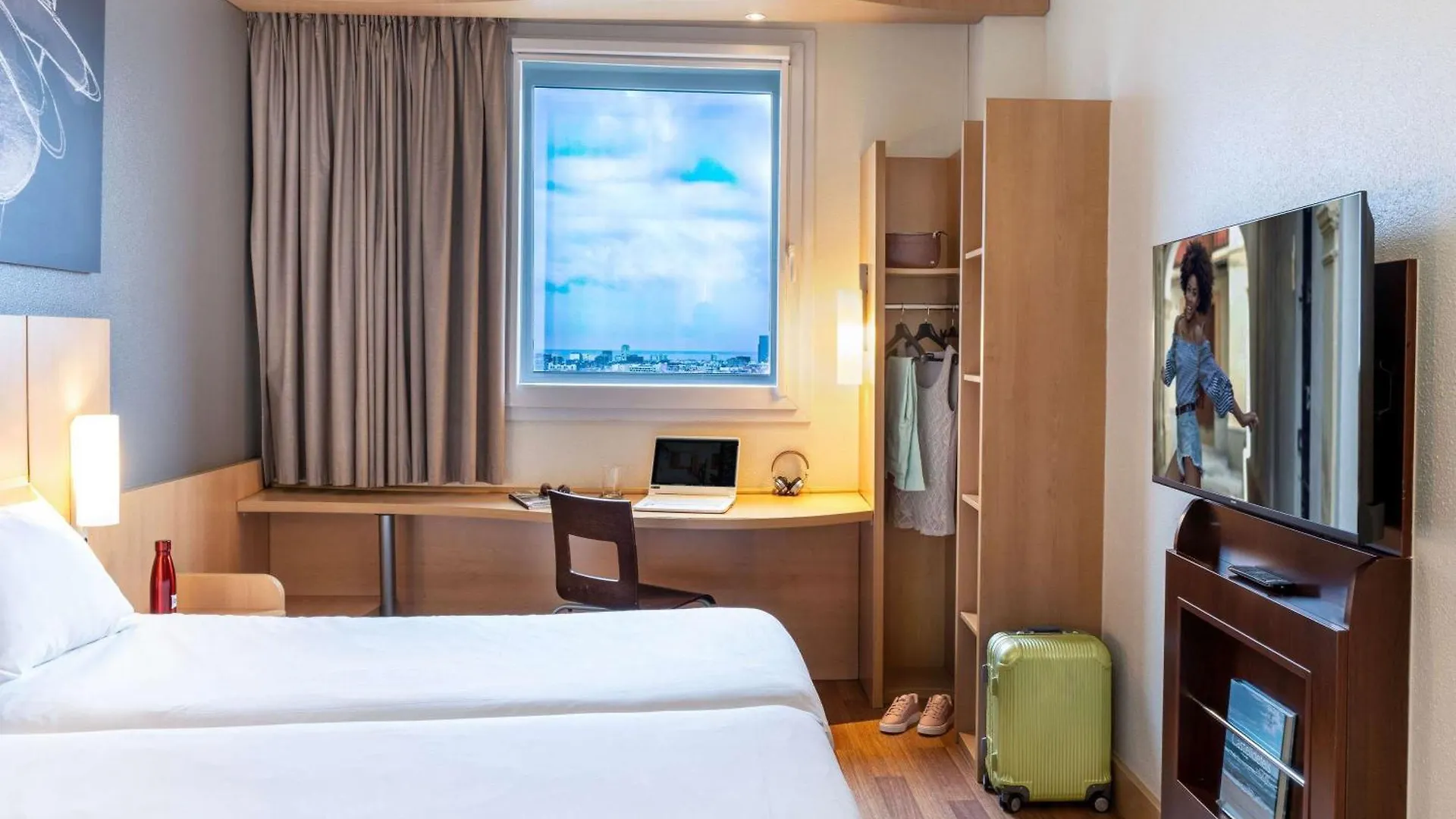 Ibis Barcelona Meridiana 2*,  Spanien