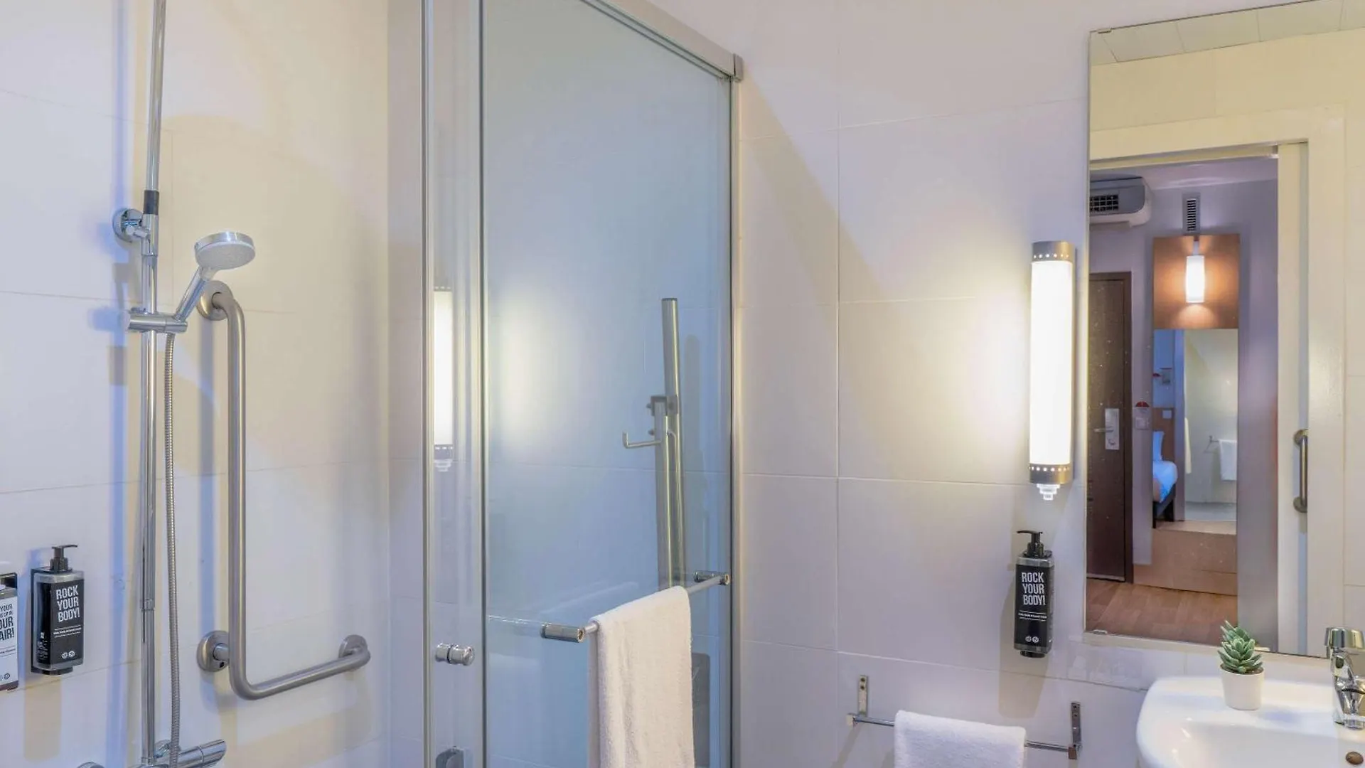 Ibis Barcelona Meridiana 2*,  İspanya
