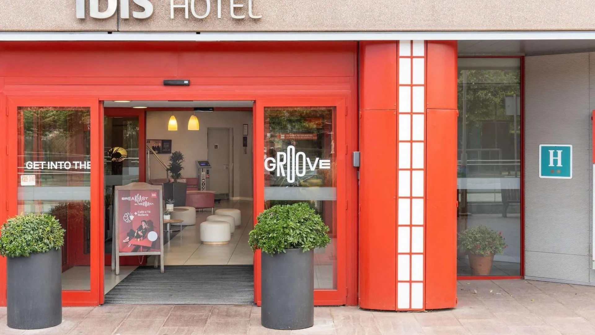 Ibis Barcelona Meridiana contacts